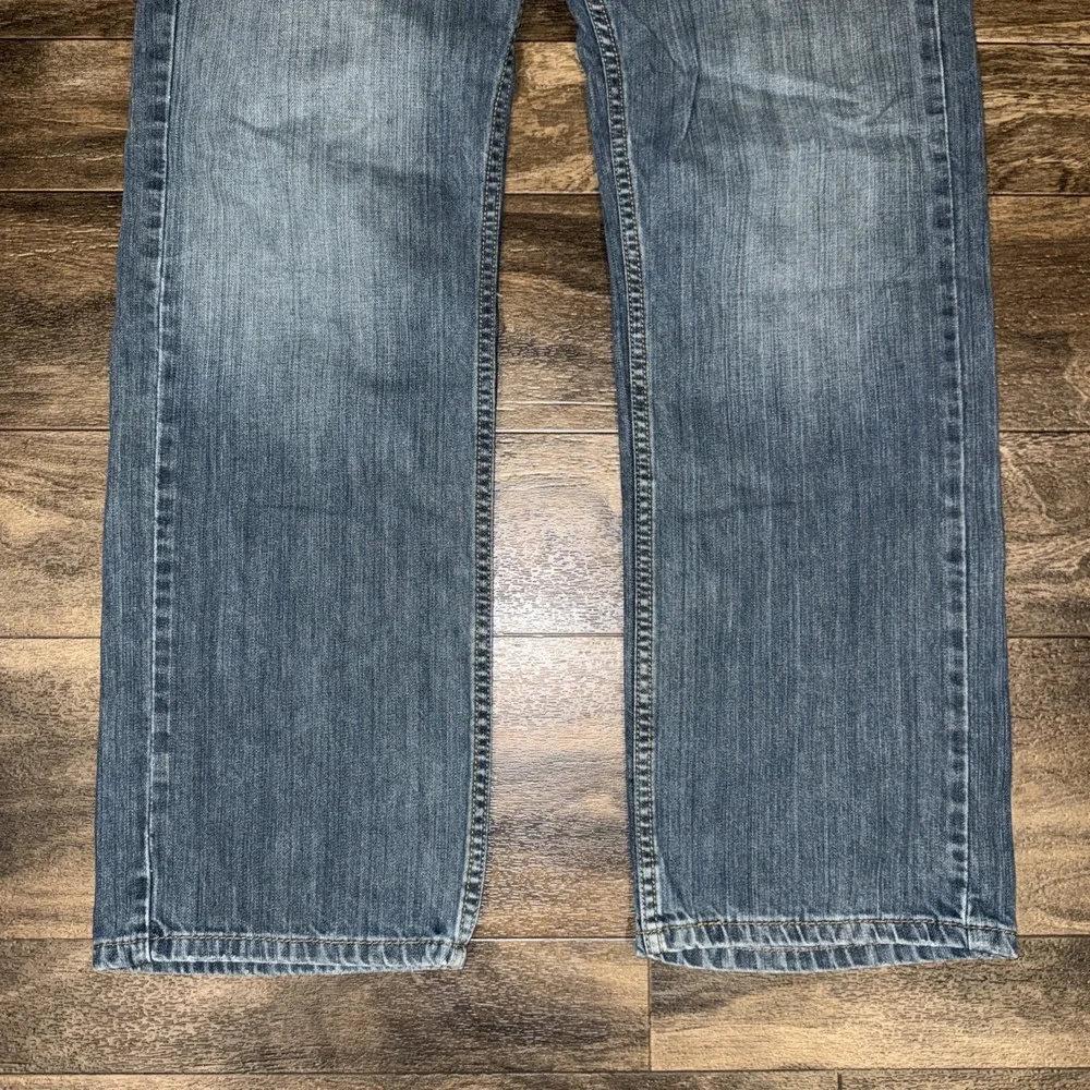 Vintage Levi's 559 Relaxed Fit Straight Leg Medium Wash Denim Jeans Men's 34x30
